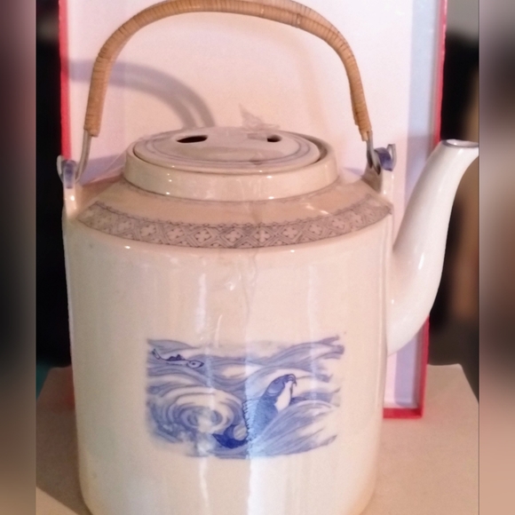 Large Vintage Blue and White Chinese Wedding Teapot - Picture 3 of 7